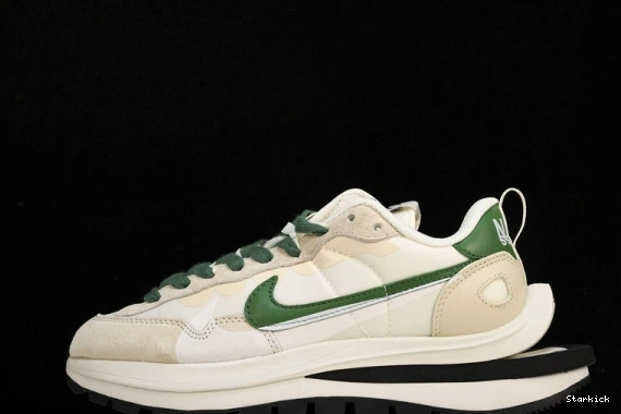 sacai White Vaporwaffle DD1875-102 Nike Green 0708